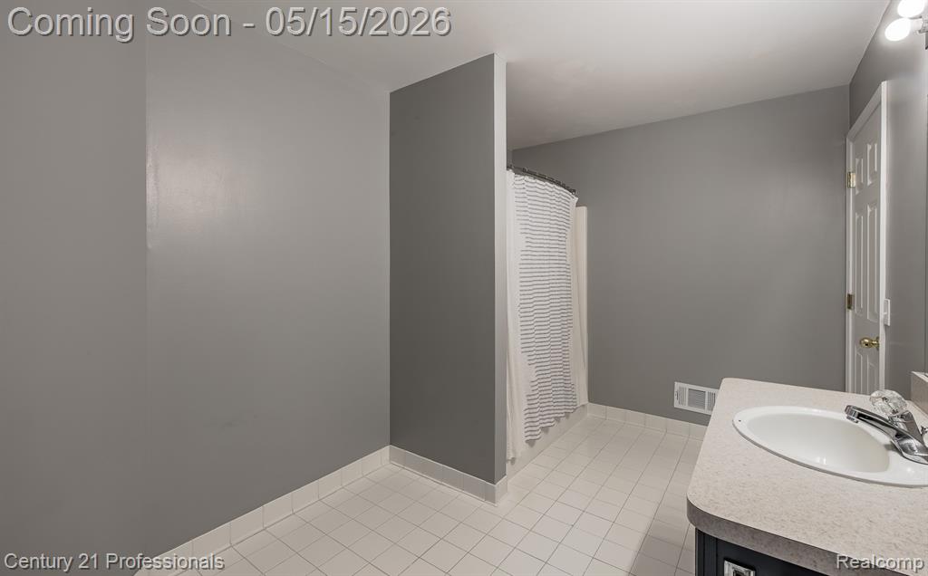 4509 Alexander Pines Drive, Clarkston, MI — Photo 34
