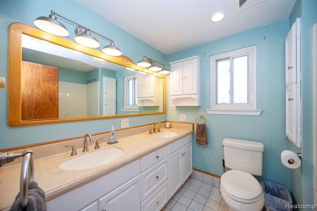 9722 BLAUVELT Drive, Grosse Ile, MI 48138 — Photo 27