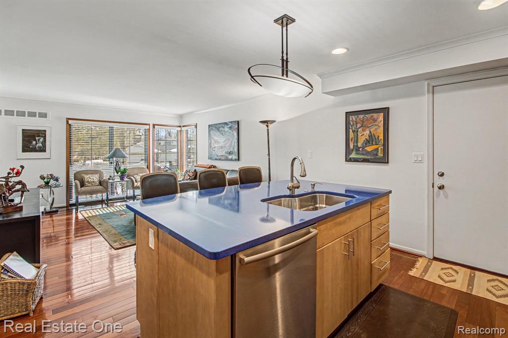 7174 Creeks Crossing, West Bloomfield, MI — Photo 10