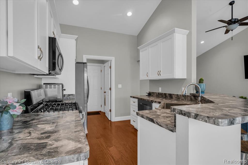 33172 Swallow Drive, Rockwood, MI — Photo 11