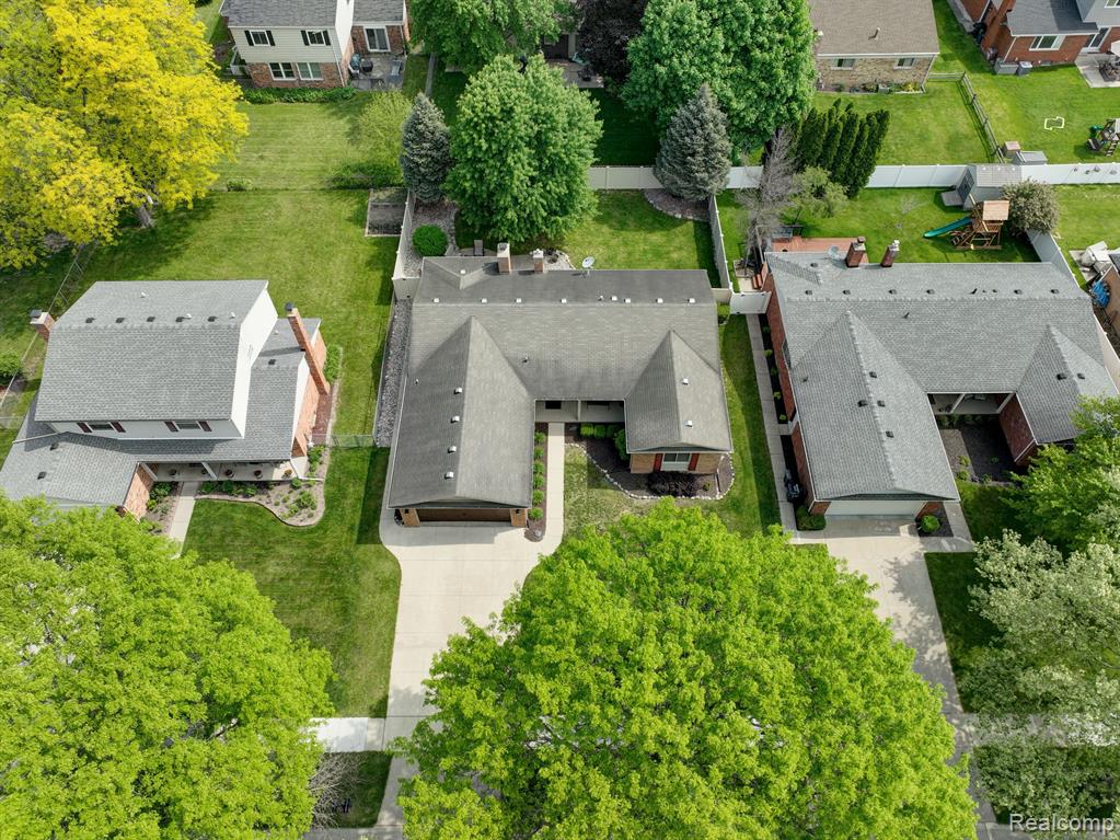 5760 LARKINS Drive, Troy, MI 48085 — Photo 34