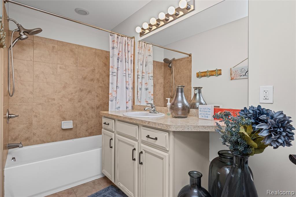 730 Leon Road, Walled Lake, MI 48390 — Photo 40