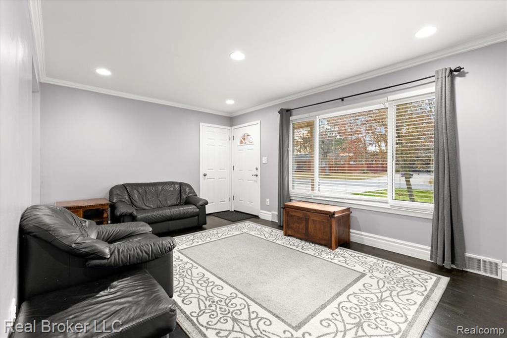 52048 Brentwood Drive, Shelby Twp, MI 48316 — Photo 16