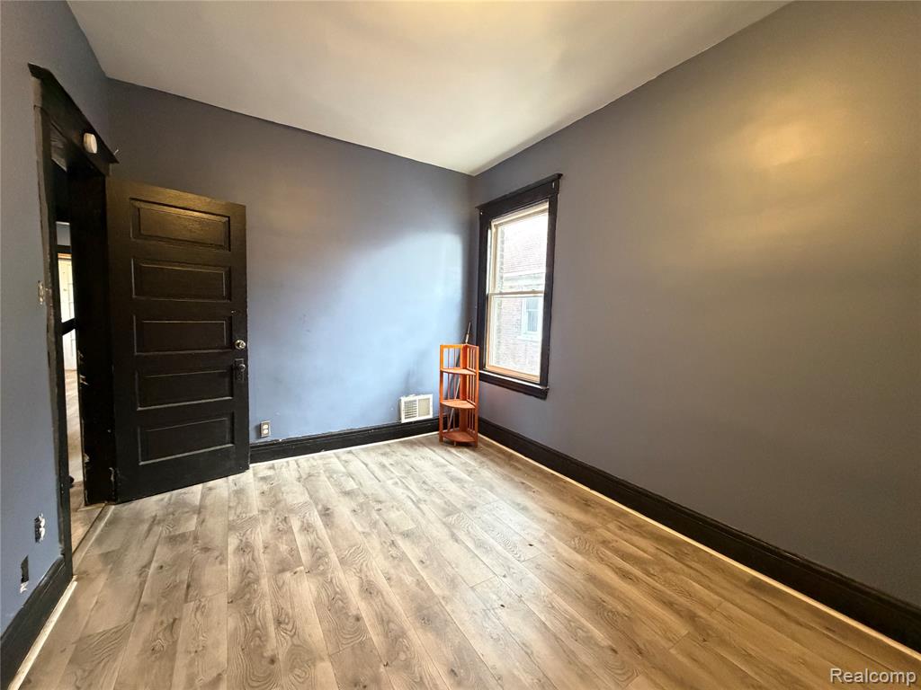 593 Owen Street, Detroit, MI 48202 — Photo 5