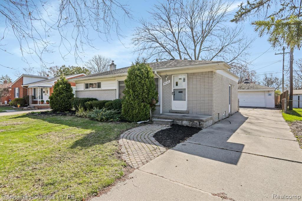 9030 TEXAS Street, Livonia, MI 48150 — Photo 3