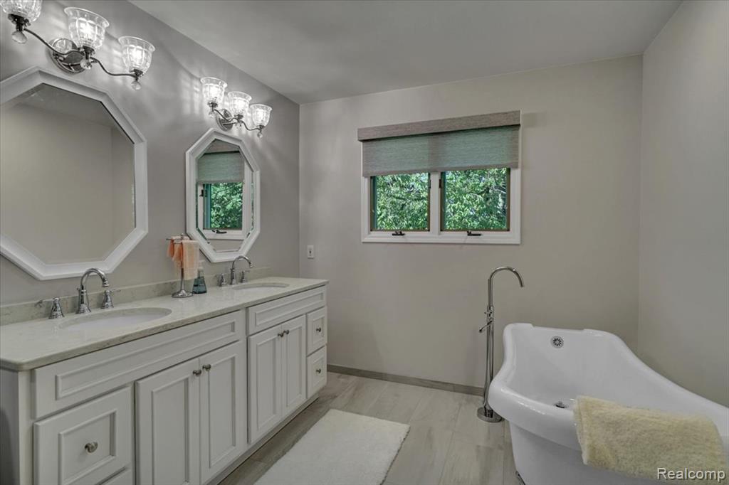 6516 Scenic Pines Court, Clarkston, MI — Photo 22
