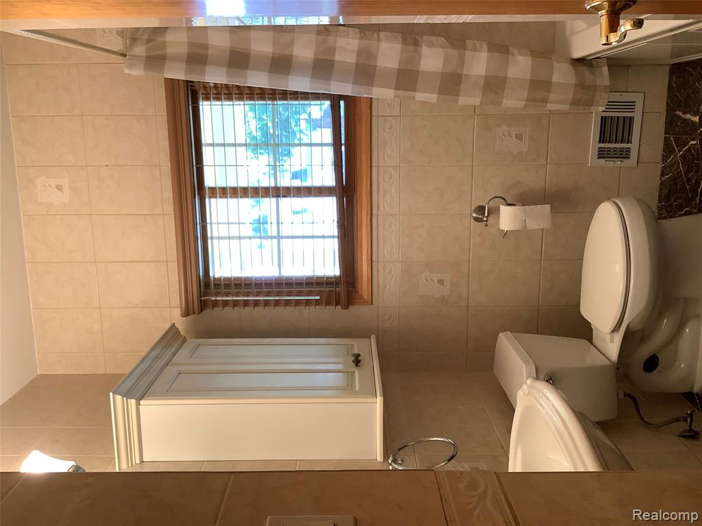 511 BASELINE Road, Northville, MI 48167 — Photo 11