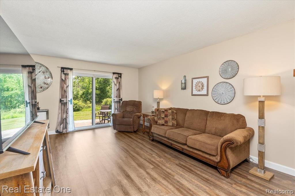 5291 Highland Road, 104, Waterford, MI 48327 — Photo 8