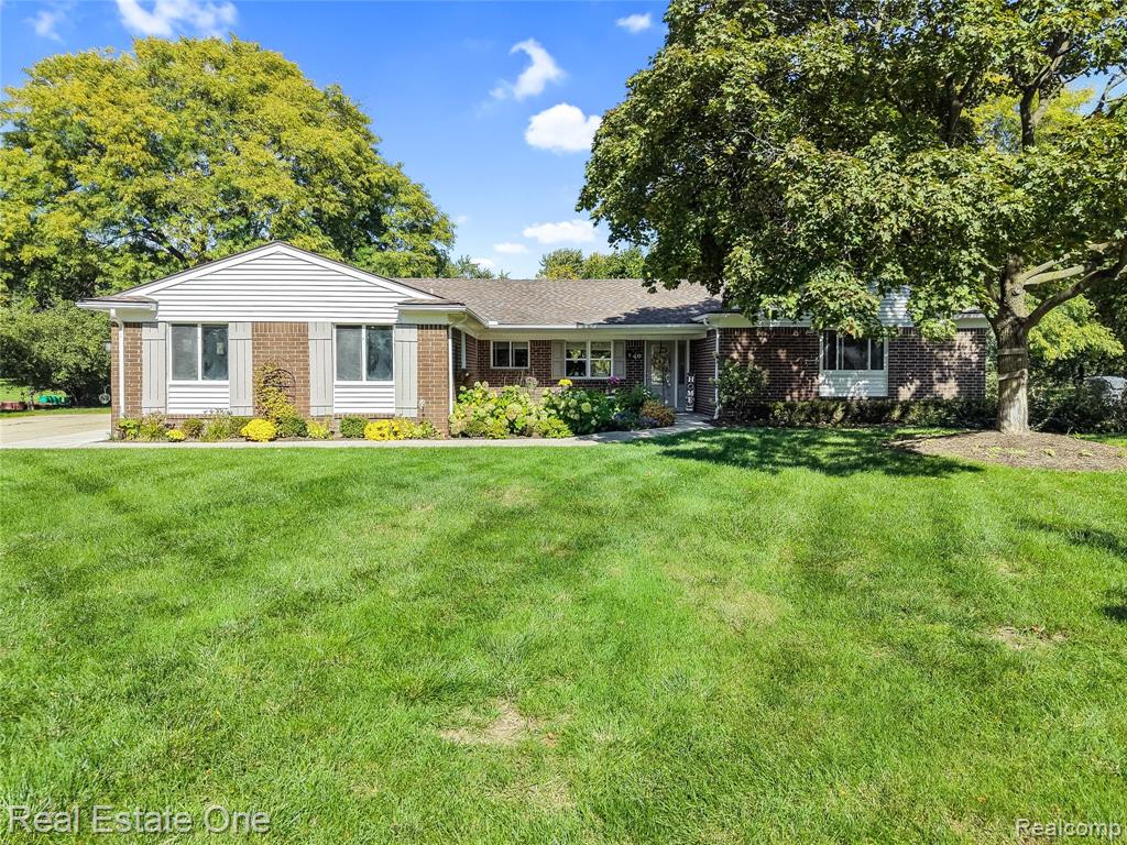 60 Gordon Drive, Troy, MI 48098