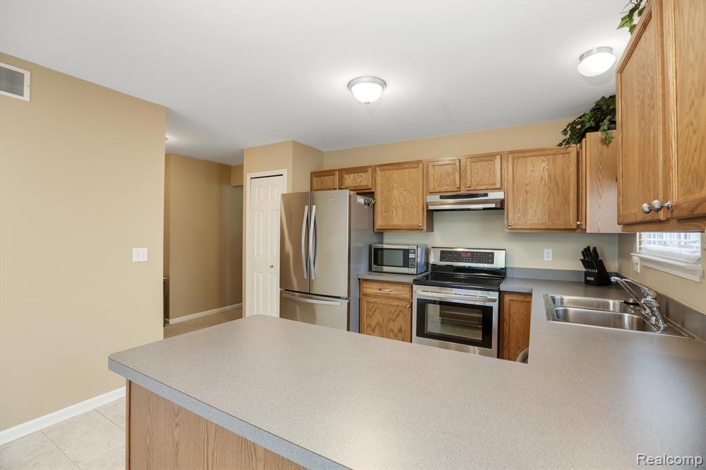 43250 DANIEL Drive, Van Buren, MI 48111 — Photo 8