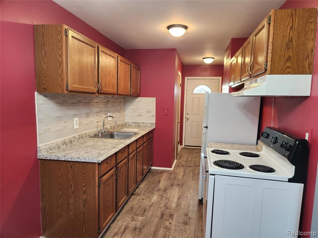 8665 Sterling, Center Line, MI 48015 — Photo 8