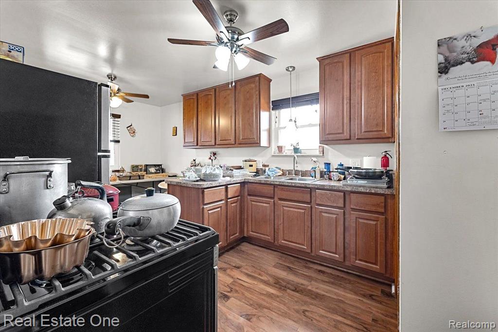 922 5TH Street, Wyandotte, MI 48192 — Photo 9