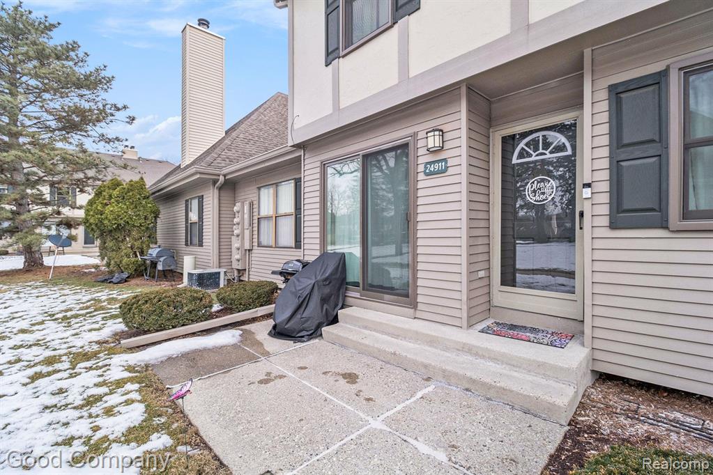 24911 AUBURN Lane, 24, Southfield, MI 48033 — Photo 3