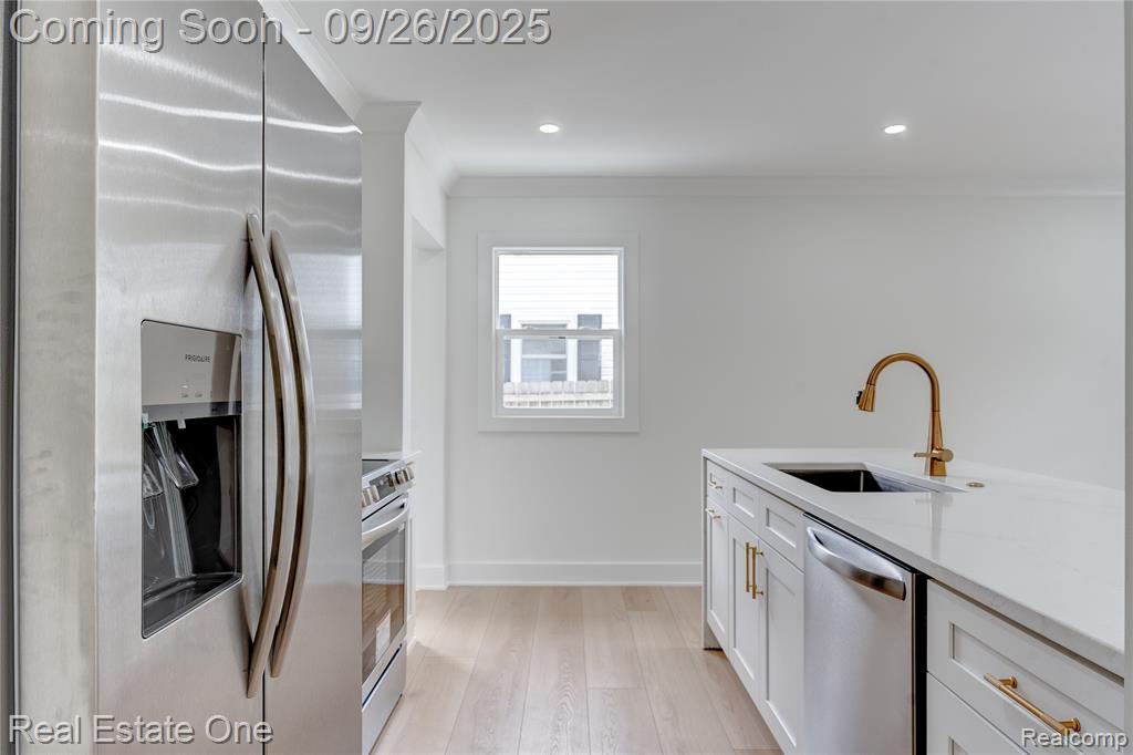 4702 Thorncroft Avenue, Royal Oak, MI 48073 — Photo 11