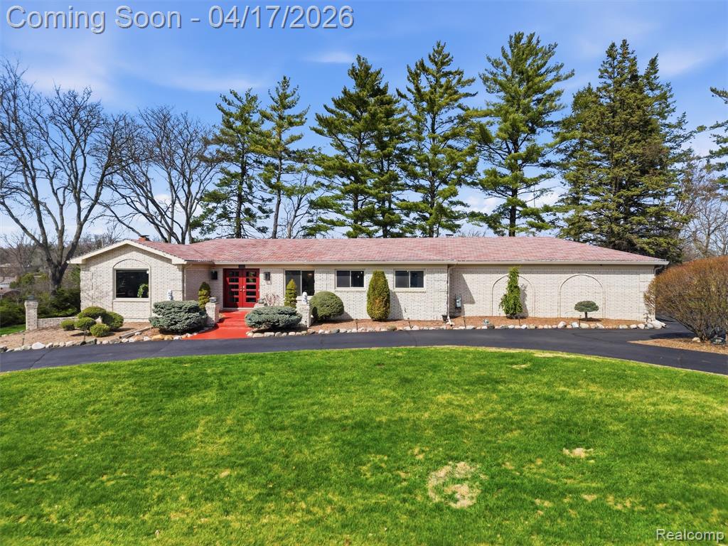 4886 Beacon Hill Drive, Bloomfield Hills, MI 48301 — Photo 2
