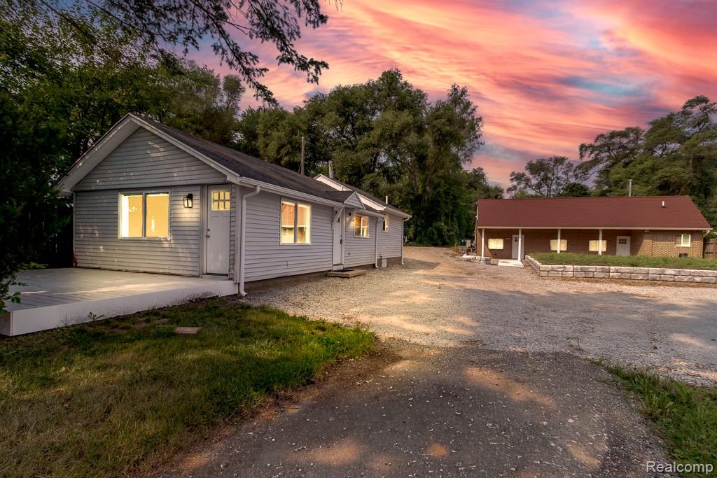 2510 Lakeside Drive, Highland, MI