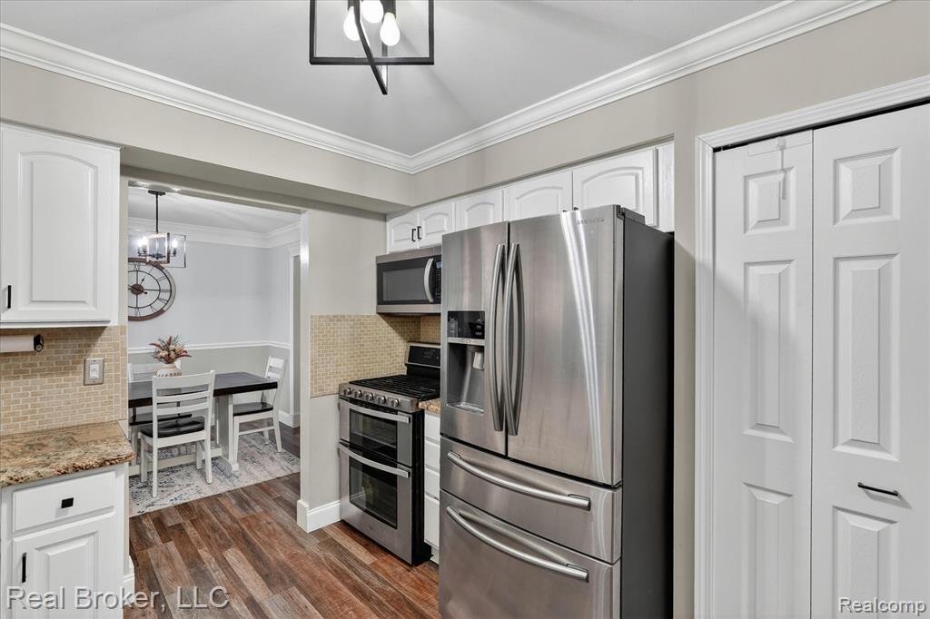 17-3885-Morgan-Rd-Orion-Township-MI-48359-WindowStill.jpg