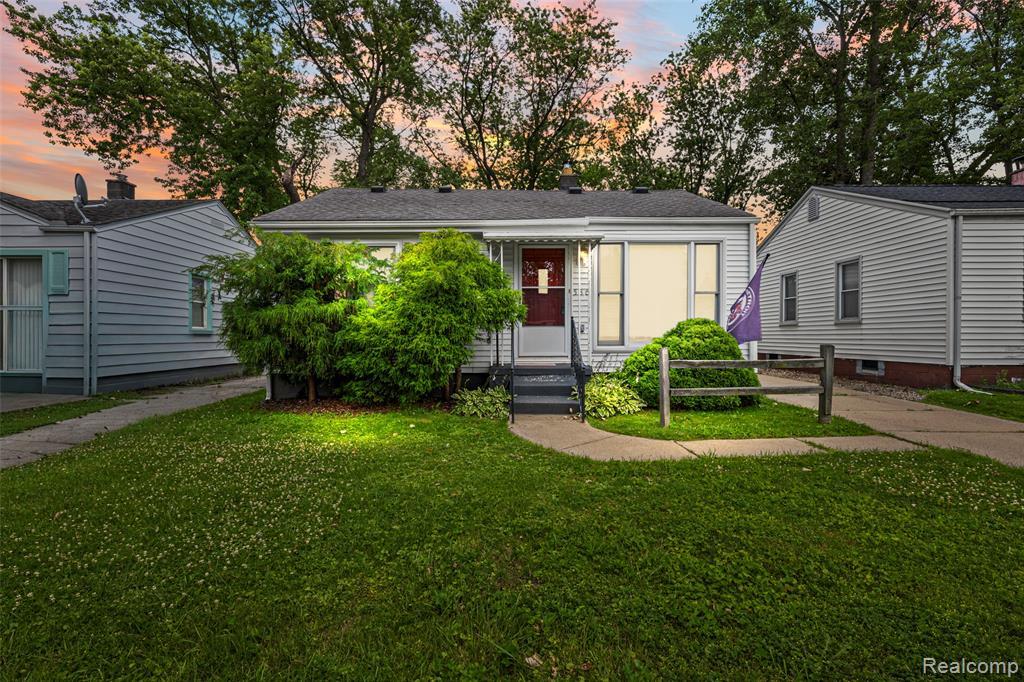 536 E Barrett Avenue, Madison Heights, MI 48071 — front exterior