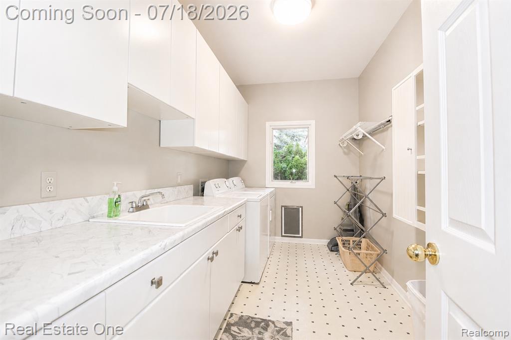 716 Bristol Lane, Orion, MI 48348 — Photo 35