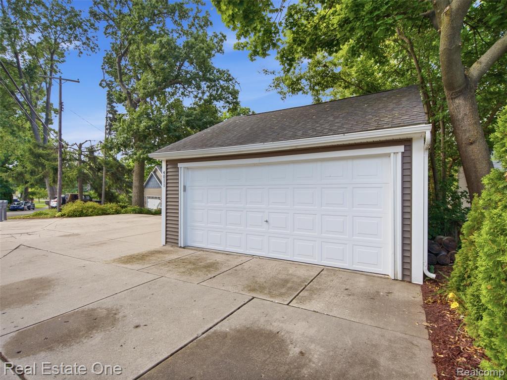 4011 Lotus Drive, Waterford, MI 48329 — Photo 21