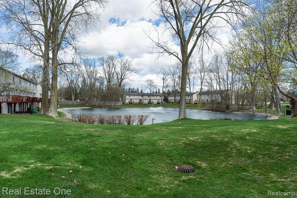 6472 LOCHAVEN Lane, Waterford, MI 48327 — Photo 2
