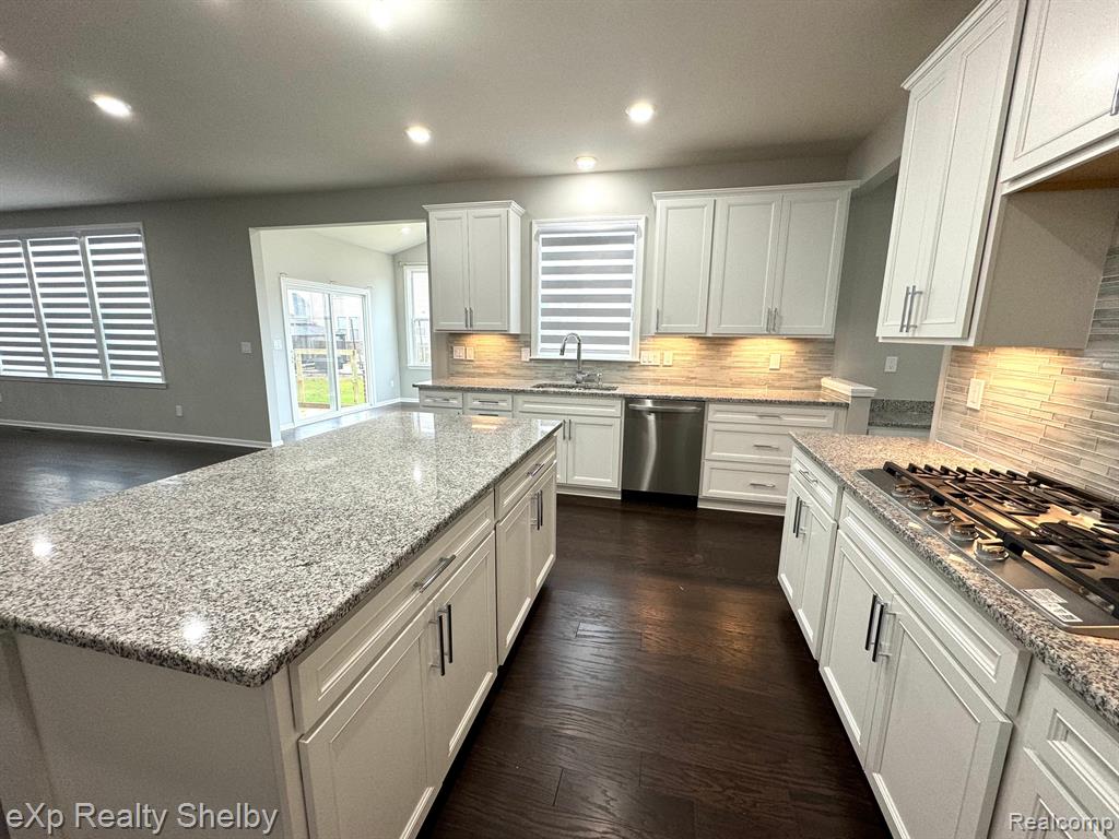 49477 Hummel Dr, Macomb, MI 48044 — Photo 14