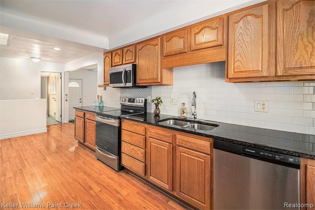 8160 Busch Street, Center Line, MI 48015 — Photo 9