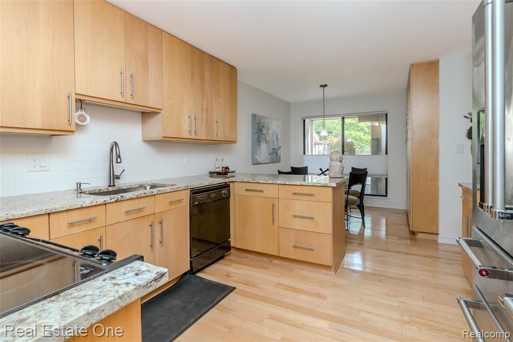 7308 Creek View Circle, West Bloomfield, MI — Photo 23