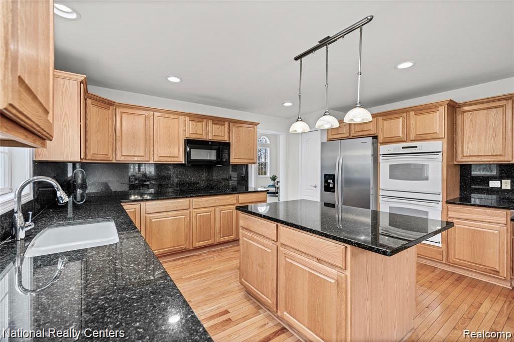 8521 Brewster, Canton, MI 48187 — Photo 13
