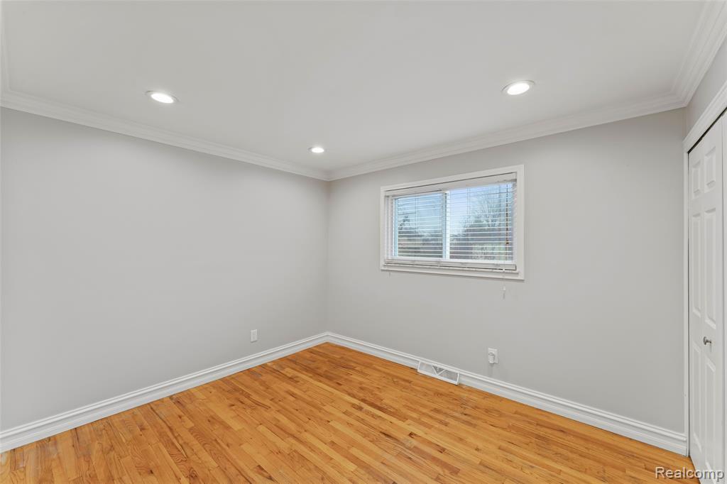 4822 Peachtree Drive, Sterling Heights, MI 48310 — Photo 17