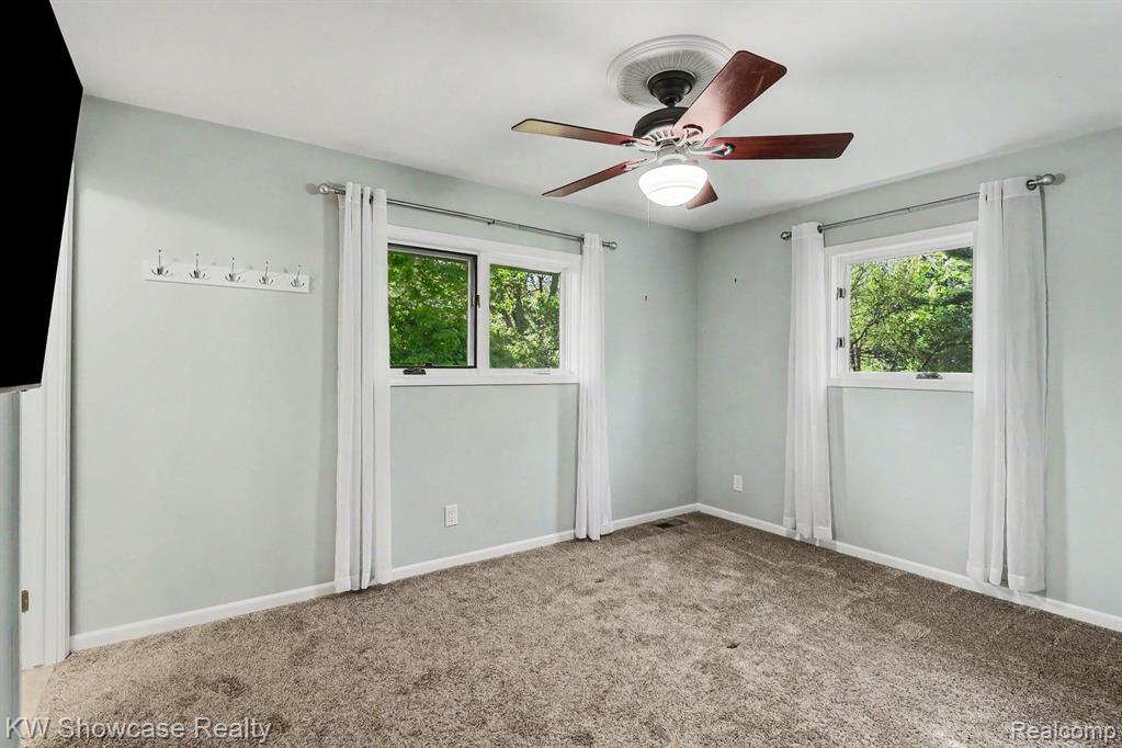 2572 Ridge Road, White Lake, MI 48383 — Photo 17