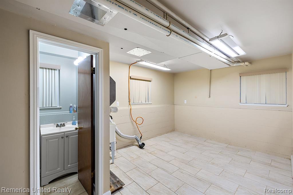 876 RIDGEMONT Street, Commerce Twp, MI 48382 — Photo 25