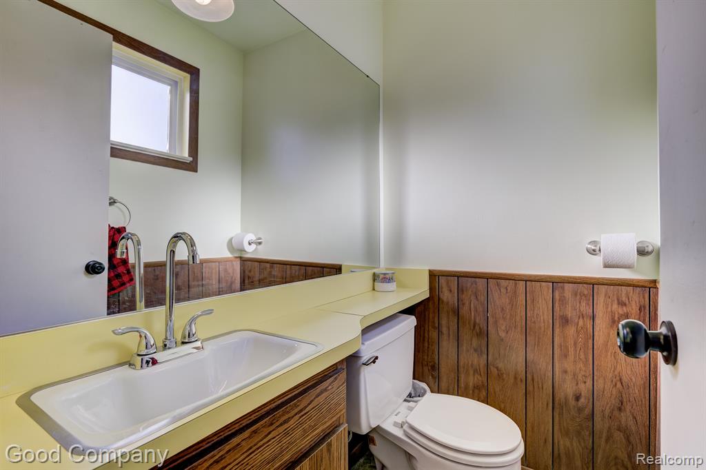 9062 SHANNON Drive, Sterling Heights, MI 48314 — Photo 13