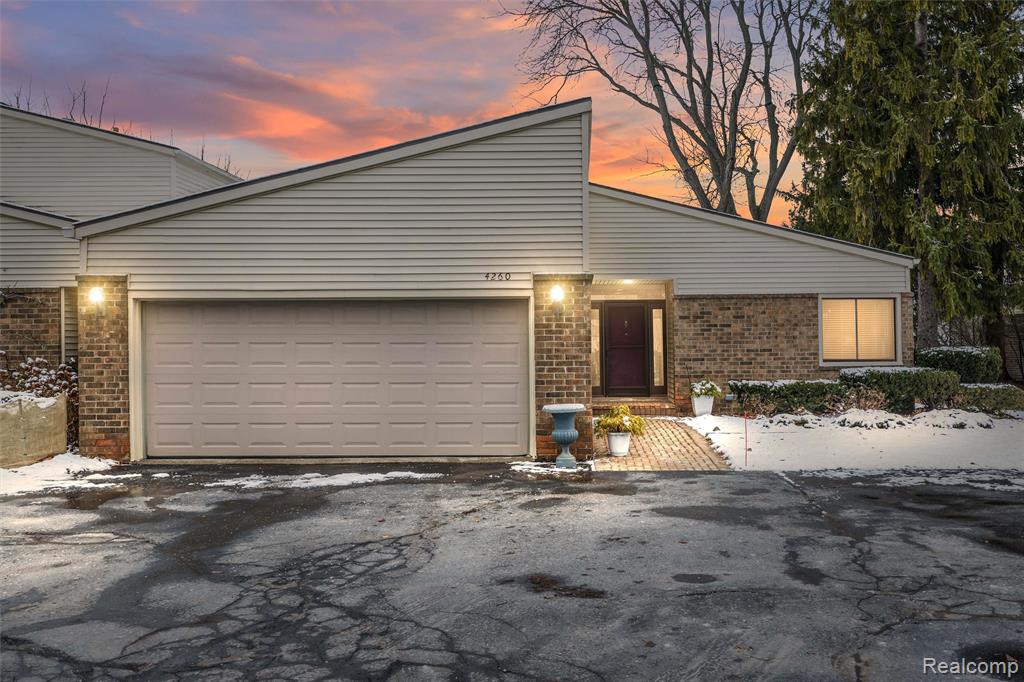 4260 Wabeek Lake Drive S, Bloomfield Hills, MI 48302 — front exterior