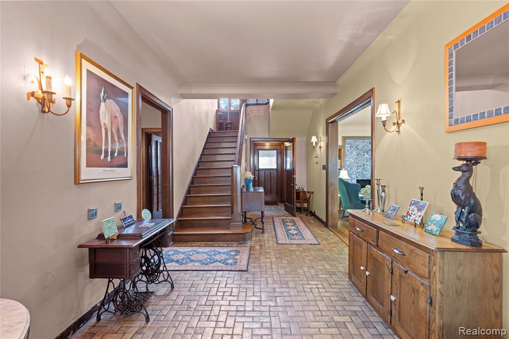 2475 Iroquois Street, Detroit, MI 48214 — Photo 10