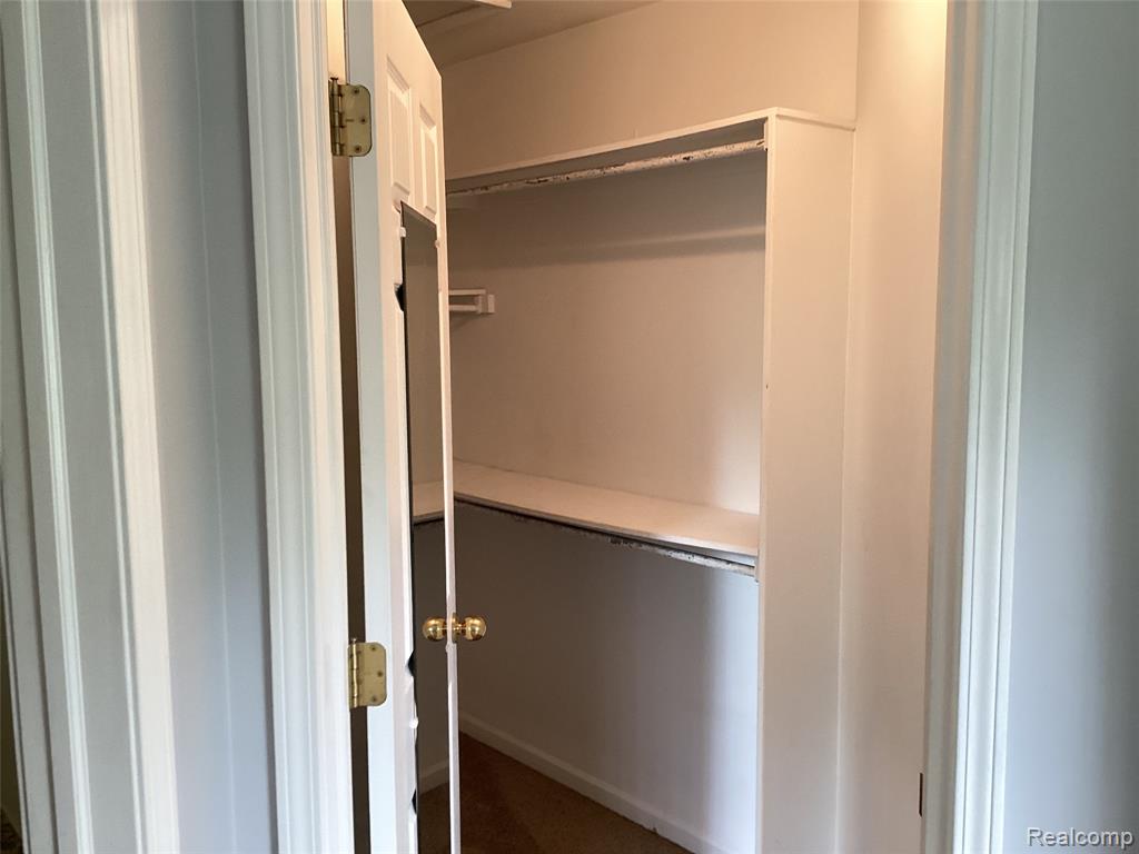 38547 Darbyshire, Farmington Hills, MI 48331 — Photo 13