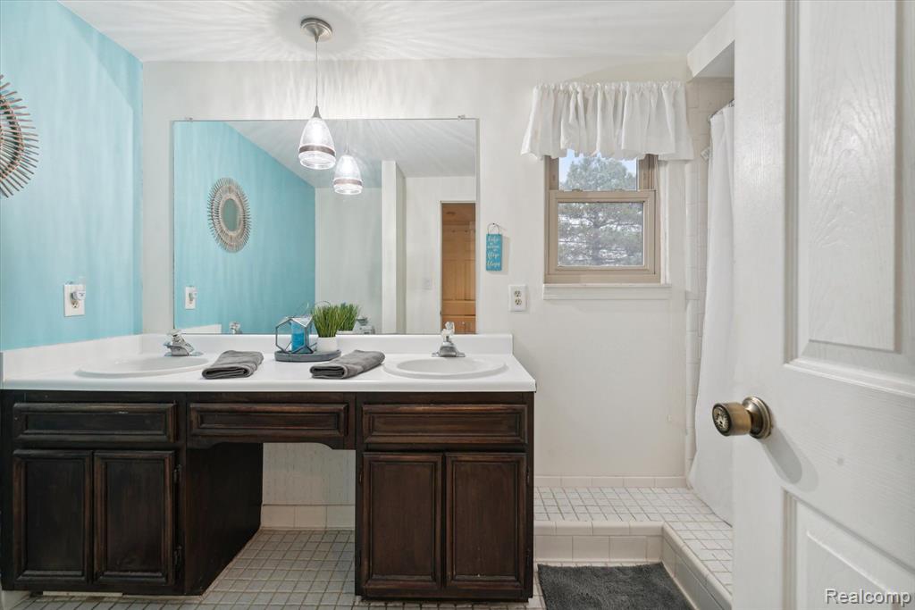 7730 CHARRINGTON Drive, Canton, MI 48187 — Photo 33