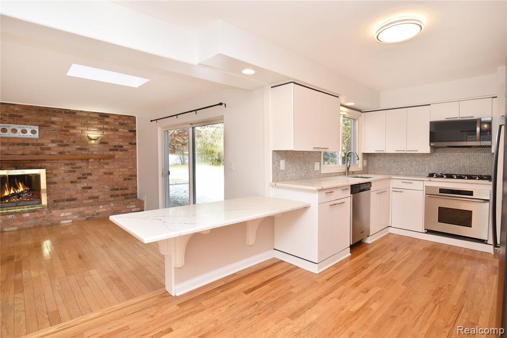 684 Wilshire Drive, Bloomfield Hills, MI 48302 — Photo 13