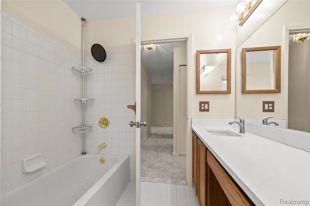 40661 Oakwood Drive, Novi, MI — Photo 18
