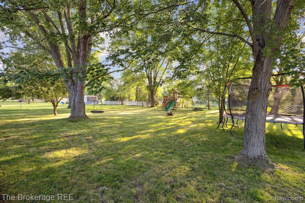 7092 FAIRGROVE Drive, Swartz Creek, MI 48473 — Photo 26