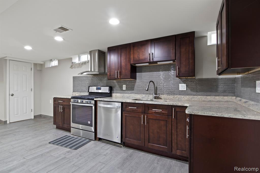 6916 KINMORE Street, Dearborn Heights, MI 48127 — Photo 22
