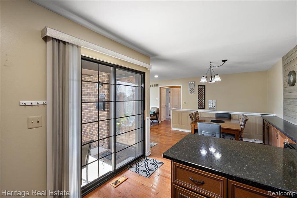 2855 ROUNDTREE Drive, APT 104 L, Troy, MI 48083 — Photo 13