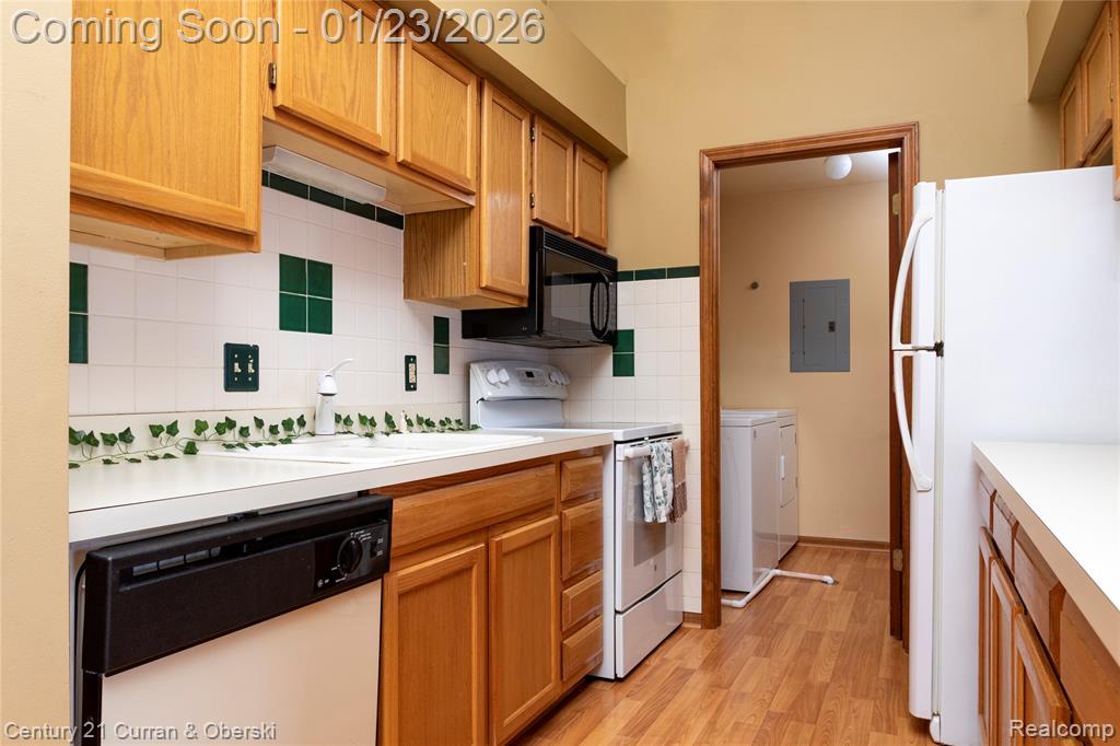 1585 Harbour Boulevard, 166, Trenton, MI 48183 — Photo 10