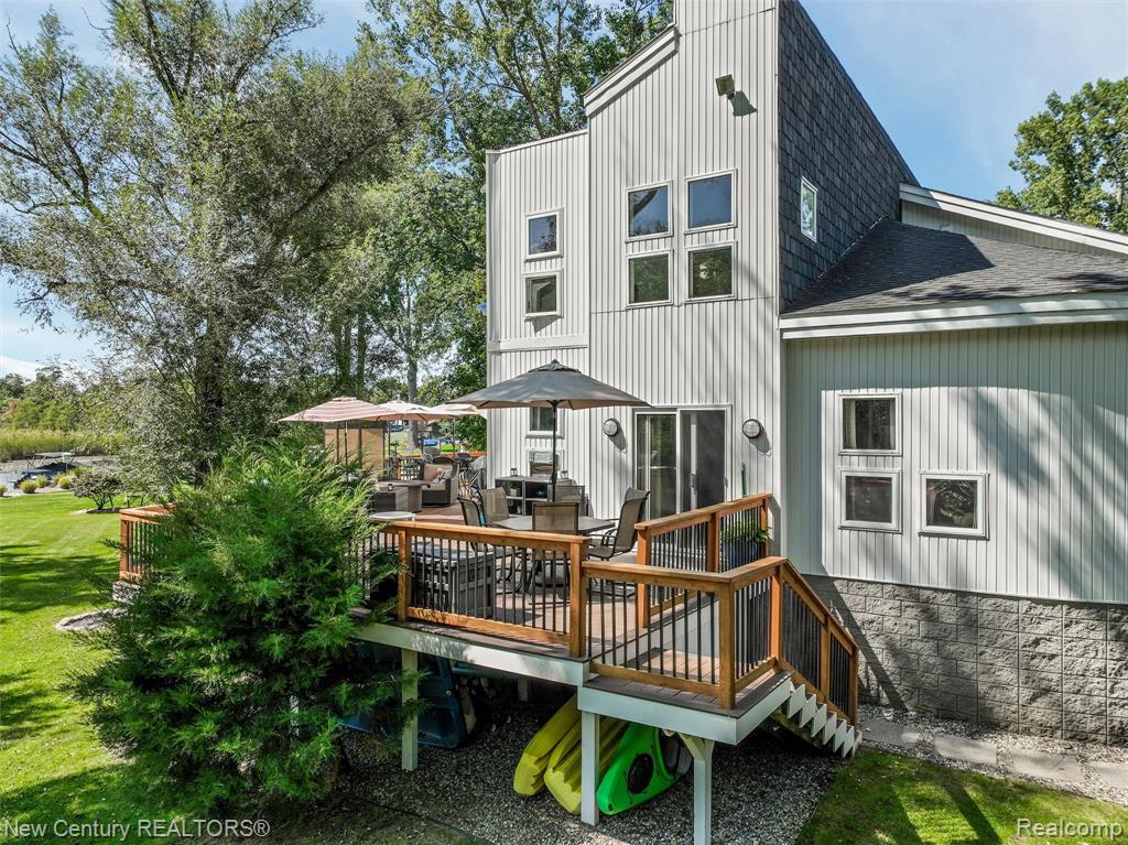 275 Angola Street, Wolverine Lake, MI 48390 — Photo 65