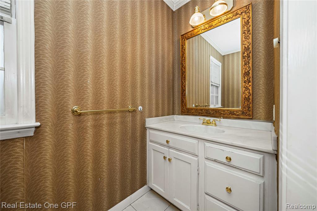 438 Colonial Court, Grosse Pointe Farms, MI 48236 — Photo 20