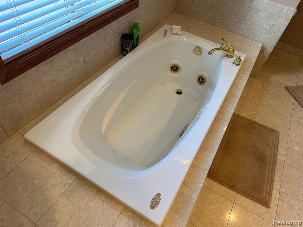 6763 BERRY POINTE Drive, Clarkston, MI 48348 — Photo 28