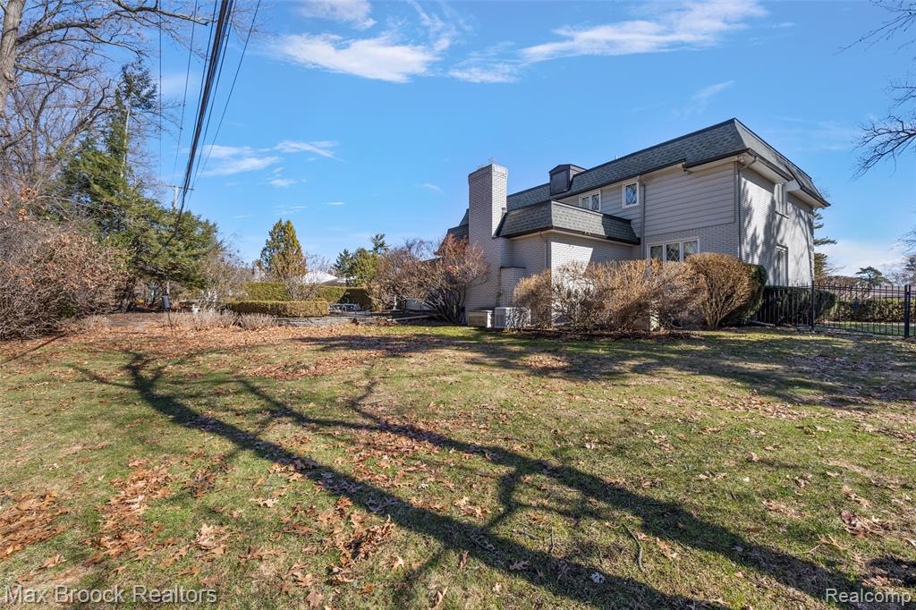 1319 Charrington Road, Bloomfield Hills, MI 48301 — Photo 37
