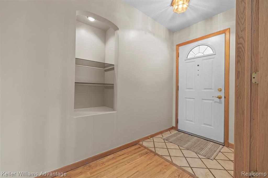 24806 Power Road, Farmington, MI 48336 — Photo 9