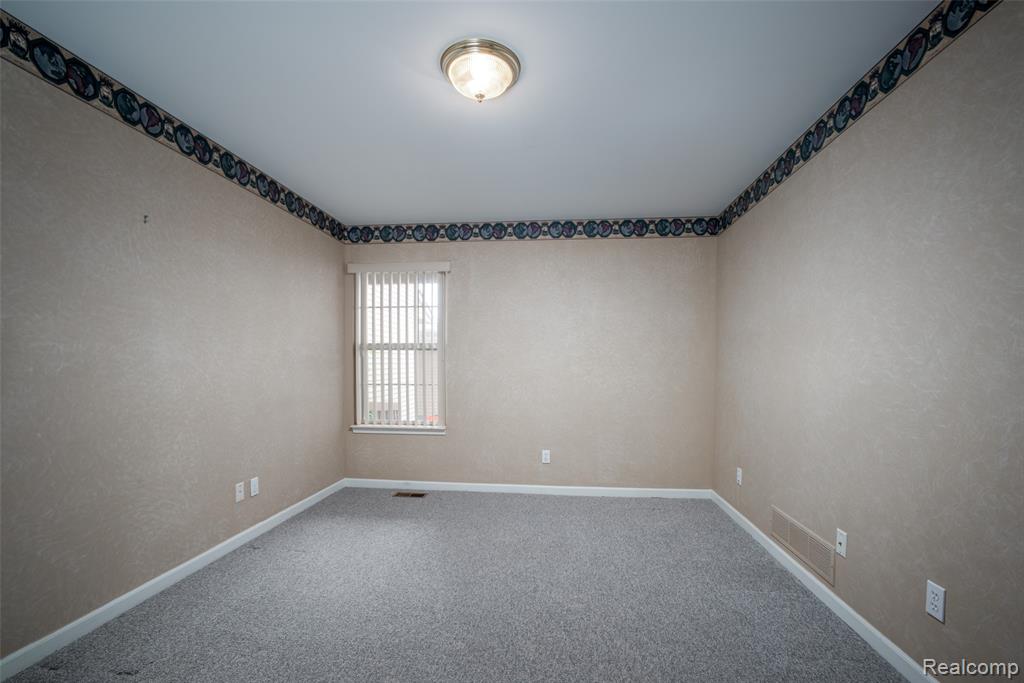 5026 Harbor Oak Drive, Waterford, MI 48329 — Photo 16