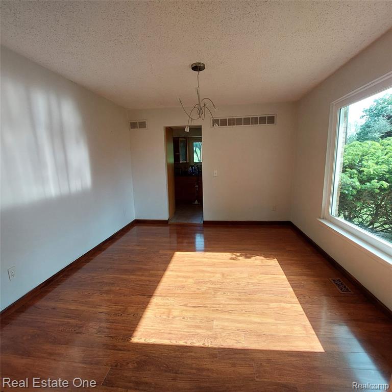 5208 Woodview Drive, Bloomfield Hills, MI 48302 — Photo 15